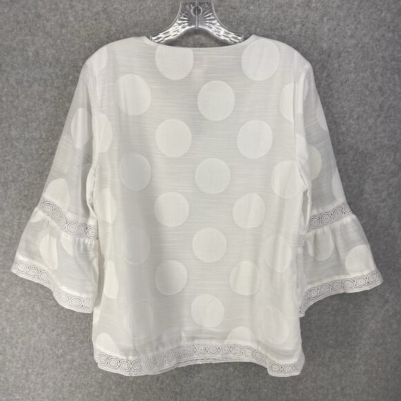 🤍 Chico’s Womens 1 White V-Neck Bell Sleeve Top Lace Trim Polka Dot 🤍 - Picture 2 of 8